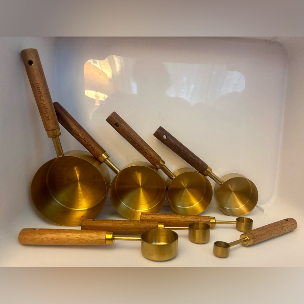8 Piece Measuring Cups and Spoons Gold Colored Metal with Wooden Handles - Picture 2 of 13